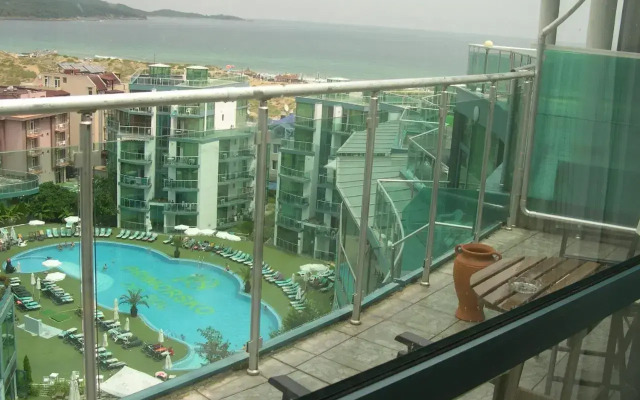 802, spacy apm with sea view.