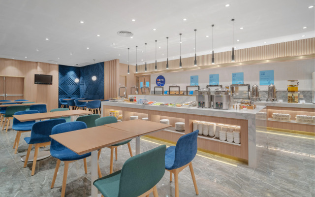 Holiday Inn Express Shanghai Jinqiao Central by IHG