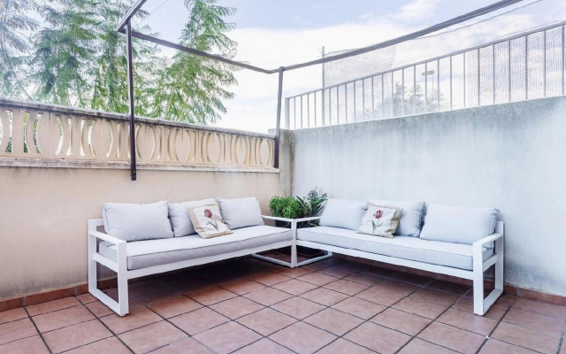 Apartamento con terraza y piscina