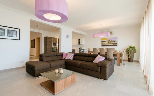 Seaview APT Incl Pool IN Sliema