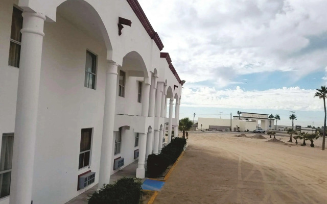 Laos Mar Hotel & Suites