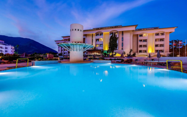 Faros Premium Beach Hotel