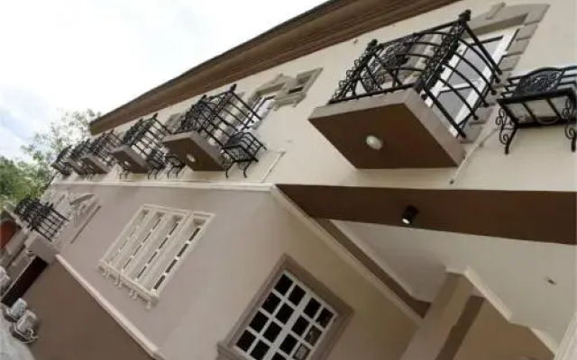 La Maison Hotel And Suites