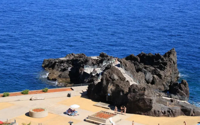 Bungalow with 2 Bedrooms in Sâo Martinho, Funchal, with Wonderful Sea View, Enclosed Garden And Wifi