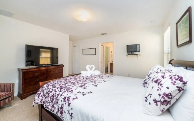 241 Las Fuentes Drive 6 Bedroom Home by Redawning