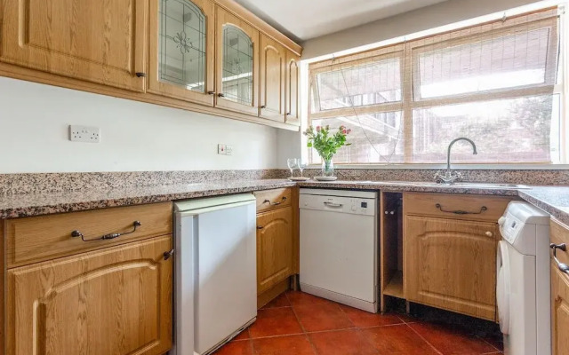 2 Bedroom Flat In Hammersmith Near The Thames