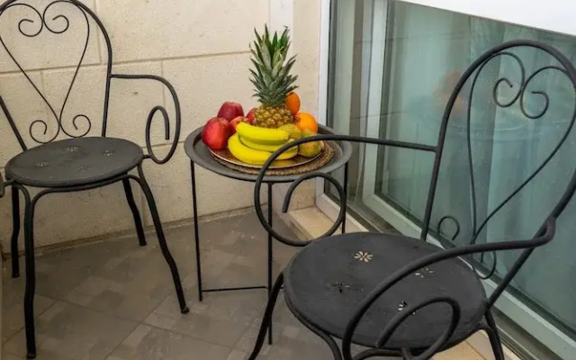 Modern Apartment With Balcony, Near Shopping Mall