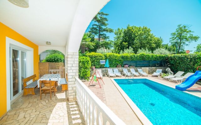 Vacation Pool Apartments