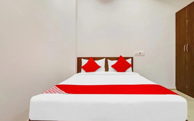 OYOFlagship 80467H Hotel R Square