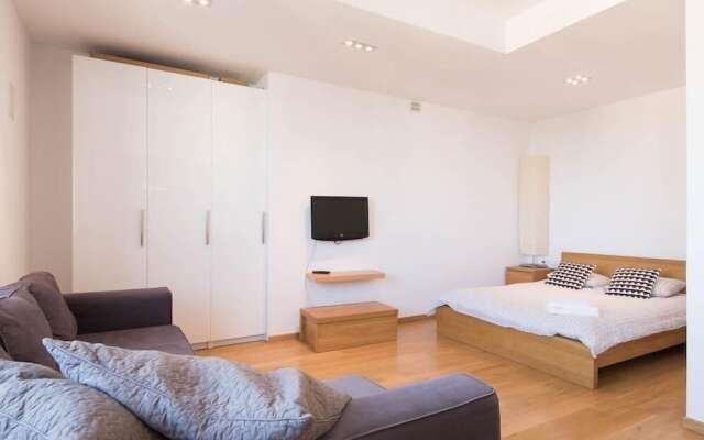 Bizzi LuxSolidarnosci Studio