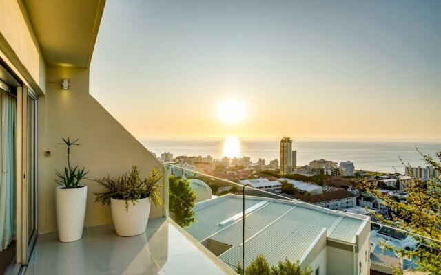 Beautifully Designed Villa w Sweeping Views Belle View