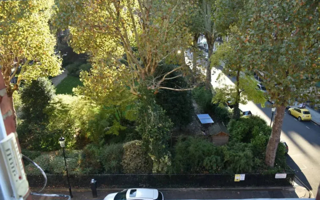 Beautiful 2 Bedroom Property in Earl's Court