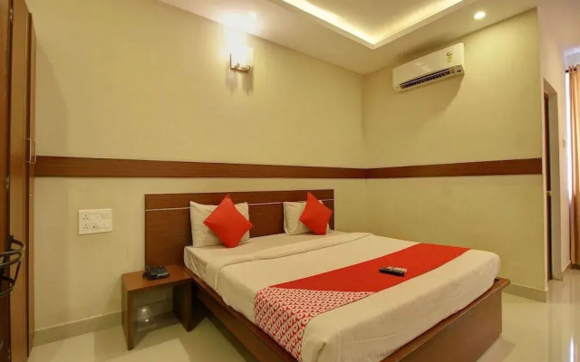 OYO 4594 Apartment Krish Inn