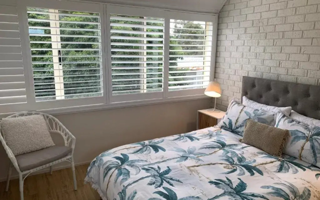 Pacific Heights Holiday Apartments and Munn’s Tower House