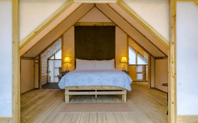 Killarney Glamping at the Grove, Suites And Lodges