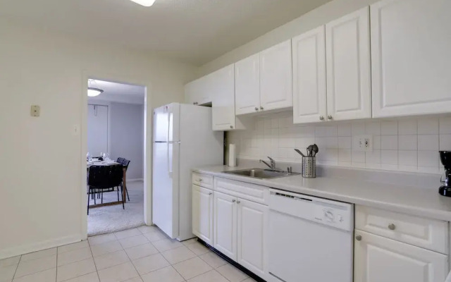 Prime Location Apartment at Crystal City