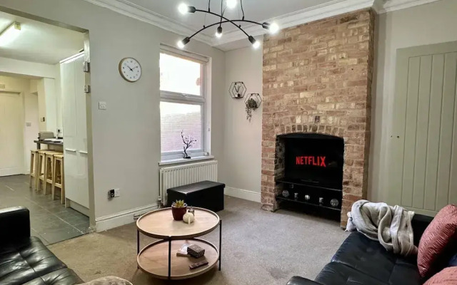 Luxury 4-bed 3 Bathroom House in Leicester City