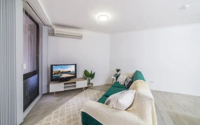 Beautiful Fresh Large 2BR 2Bath Apt