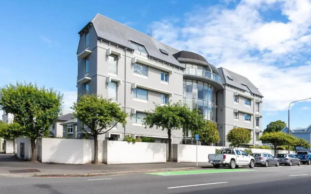 Riverside 1-Bed Apt - in the heart of the city