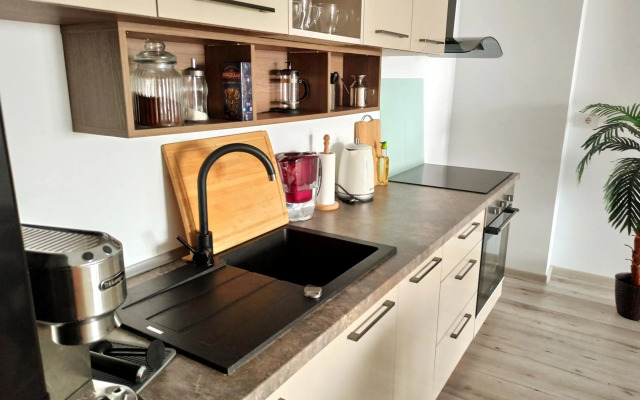 Apart Summer Haven - private parking lot & terrace, selfcheck-in&out, Mall