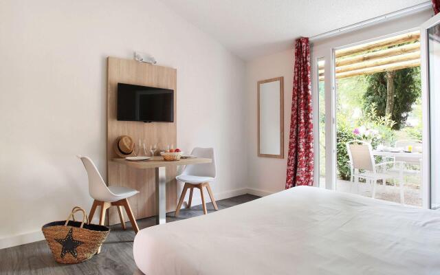 Modern air-conditioned studio in a quiet and natural domaine