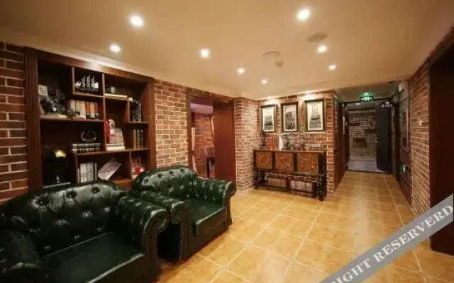 Yake Town Holiday Hotel (Changchun Qingnian Road CRRC Railcar Factory)