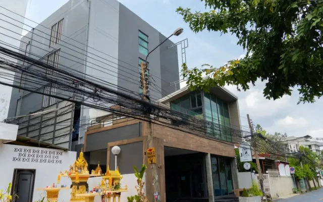 J Place Hotel