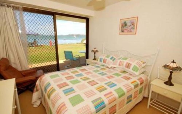5 'Harbourside' 3-7 Soldiers Point Road - Ground Floor Waterfront Unit – Guest Rooms – Soldiers Point
