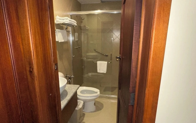 Hotel & Suites El Quijote