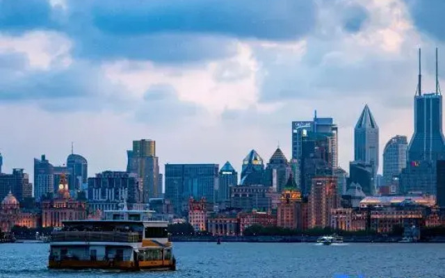Shanghai People's Square Nanjing East Road Pedestrian Street Treasury Hotel
