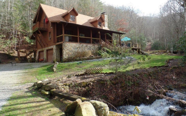 Creekside Paradise Bed and Breakfast