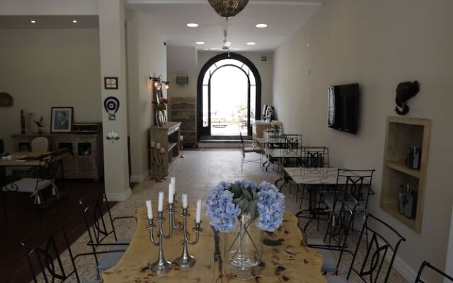 No 10 Hotel