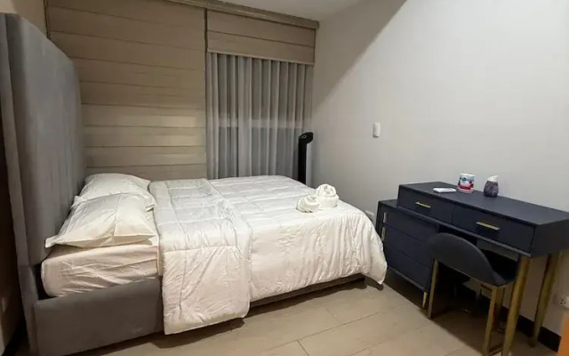 Room-executive Suites 4 Bedroom Condo Up