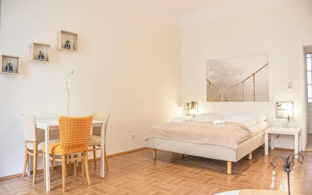 Cozy 1BR Apt Great for Long Stays