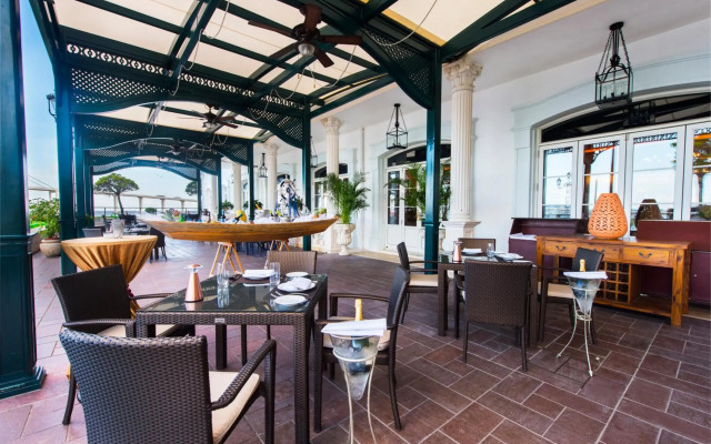 Rocks Hotel
