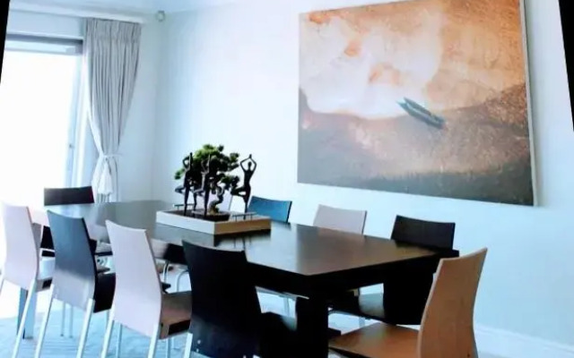 2 Dolphin Ridge , Bloubergstrand