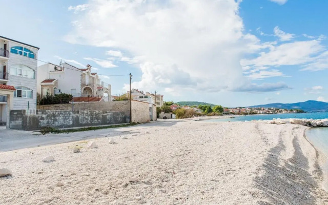 Stunning Apartment in Slatine With Wifi