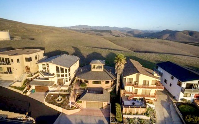 Hilltop Designer - 2 Br Home