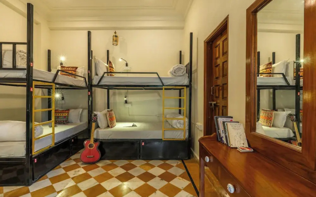 Banana Hostel