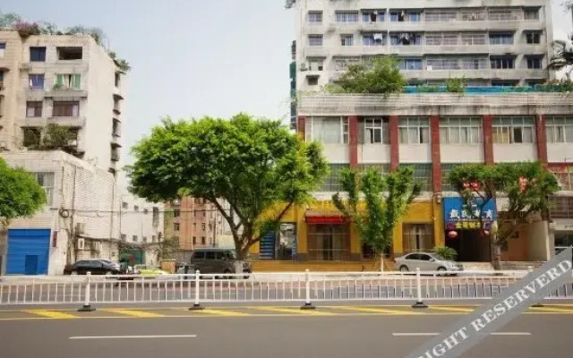 Yueliang Bandao Business Hotel