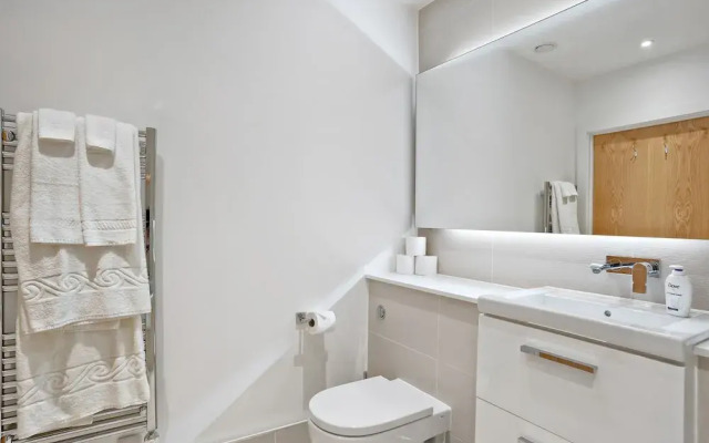 2 Bedroom Maida Vale Apartment With Patio