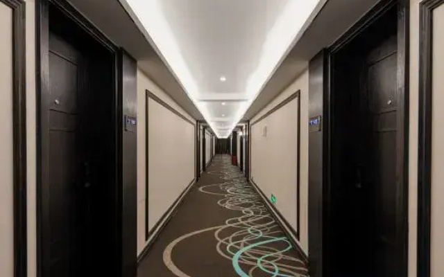 Xana Hotelle Hotel (Shijiazhuang Railway Station East Square Subway Station)