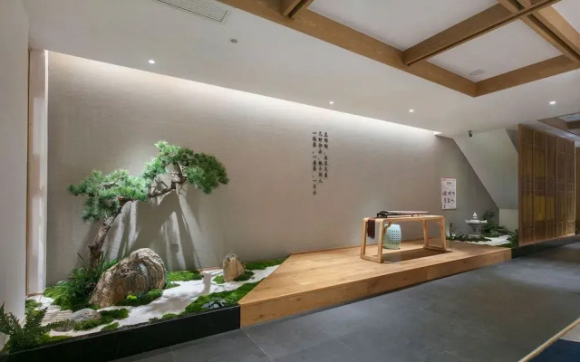 Qianna Hotel (Zhengzhou Erqi Square David City)