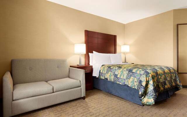 Travelodge by Wyndham Oshawa Whitby