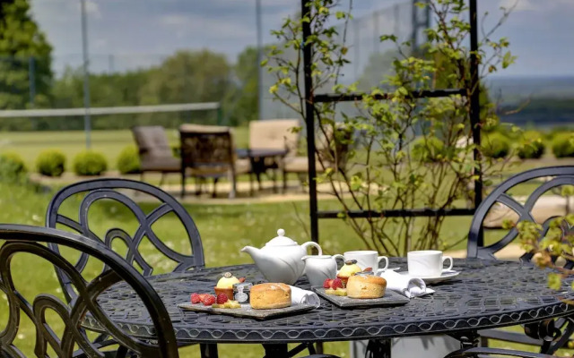 Blunsdon House Hotel