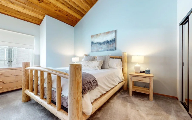 Snowcreek Iv #594 3 Bedroom Condo