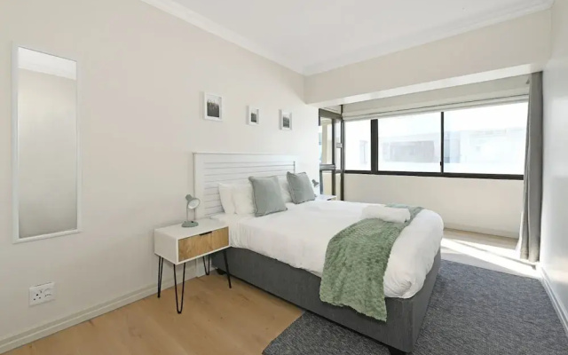 Spacious 3 Bed Apartment Sea Point Ocean Views