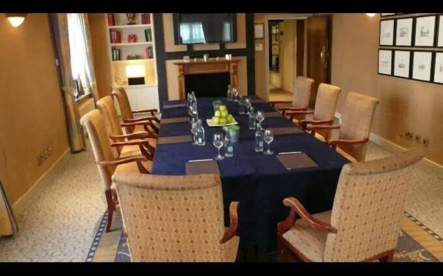 Manor Hotel