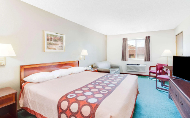 Super 8 by Wyndham Springfield/Battlefield