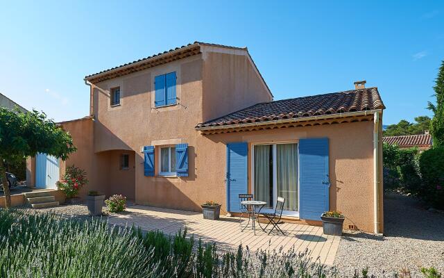 Detached villa with a dishwasher, in green surroundings